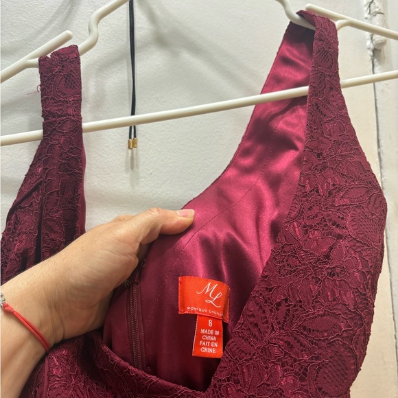 Gorgeous low V cut, sleeveless fit and flare burgundy gown - Picture 6 of 7